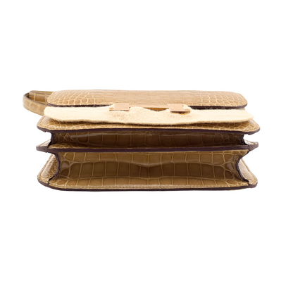 Constance 18 beige de sable lisse alligator