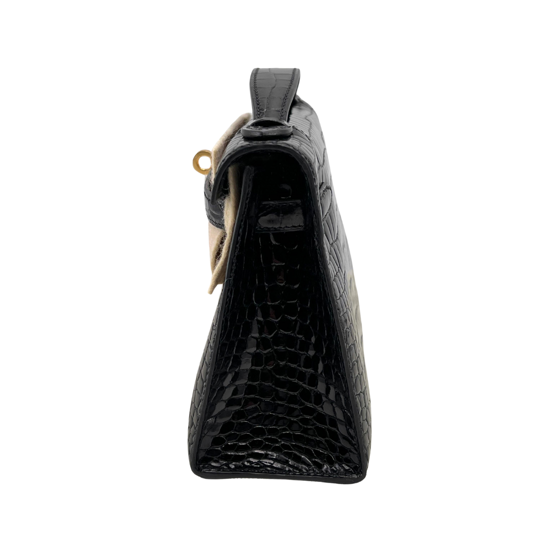 Kelly pochette black porosus lisse ghw